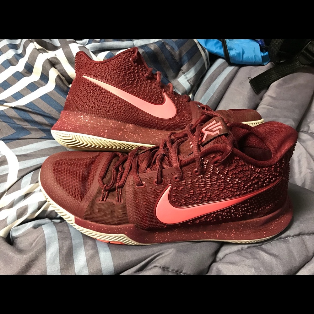 Maroon Kyrie 3